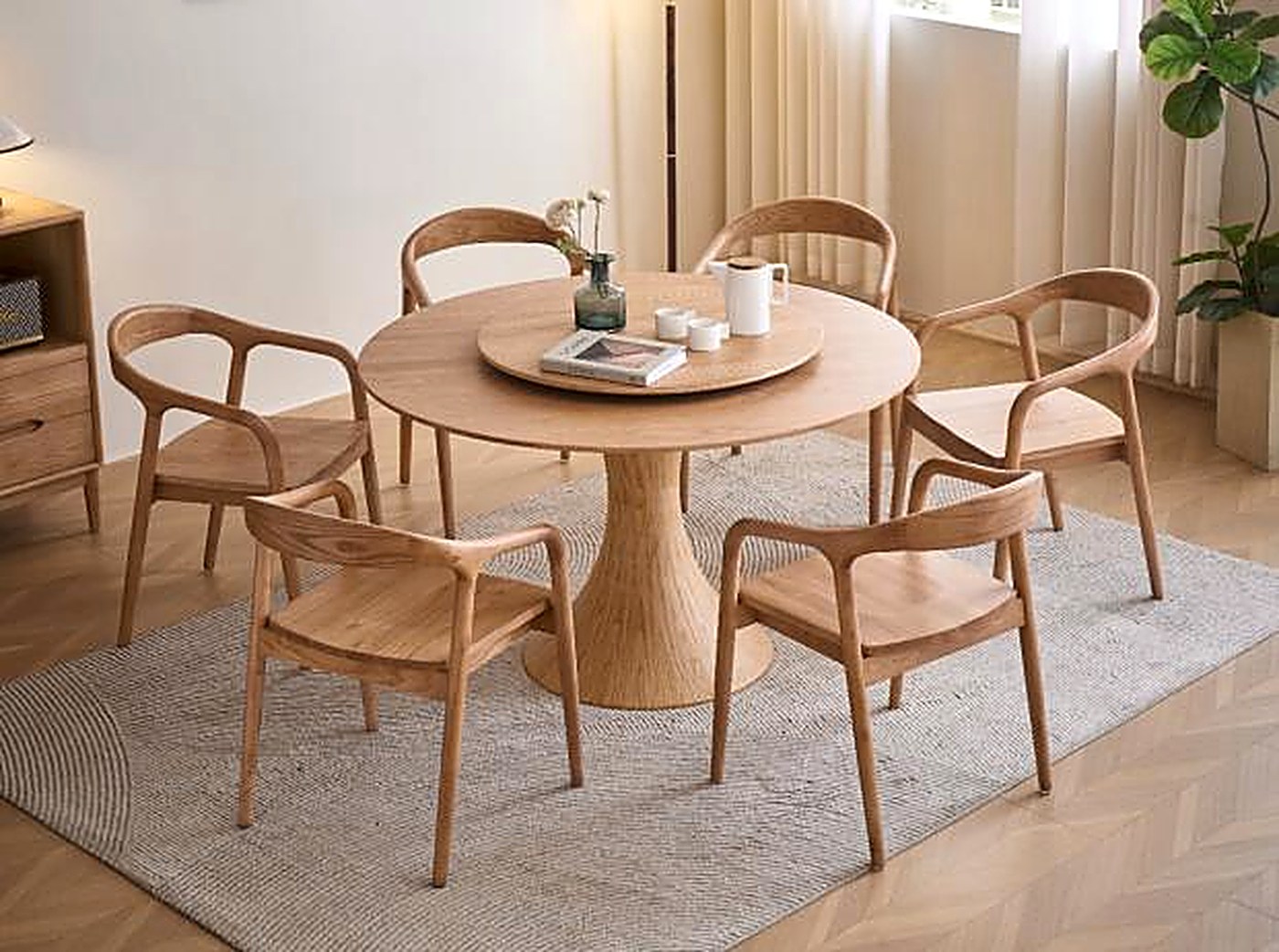 1.3 m round table with lazy Susan