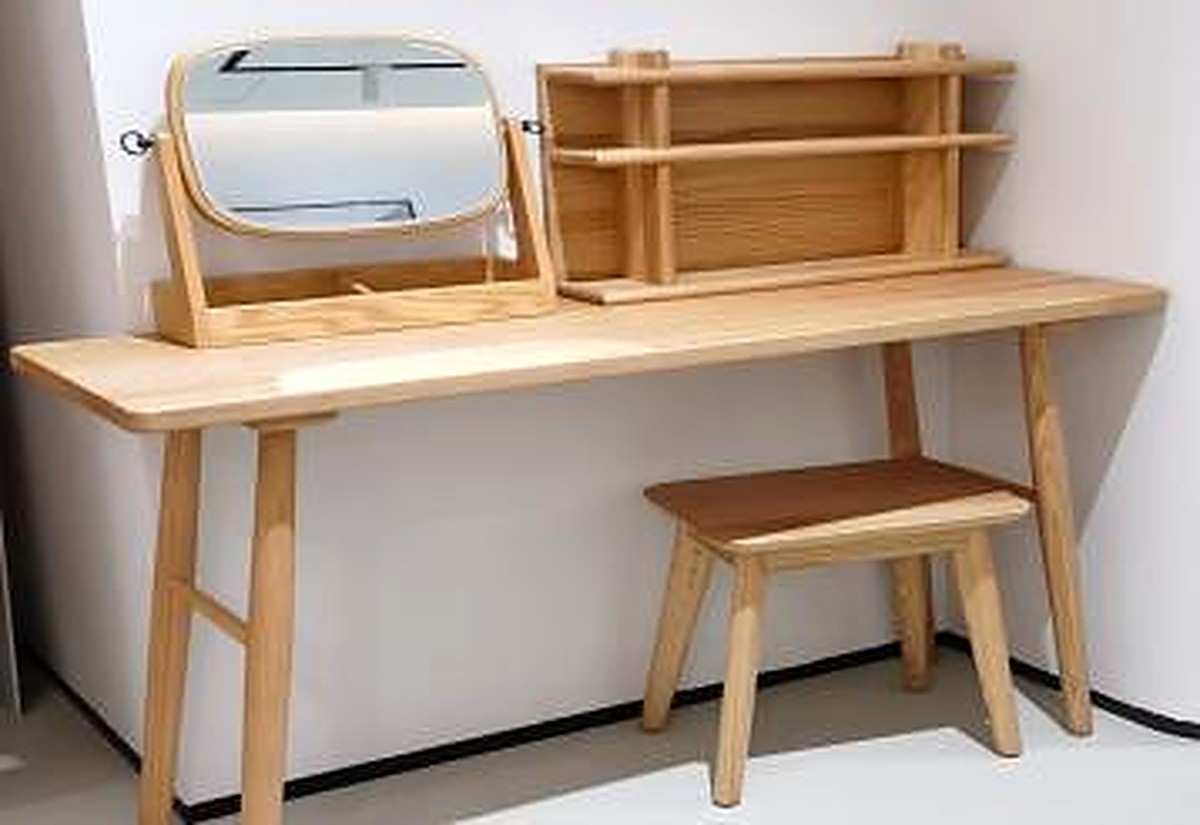 Minimalist dressing table